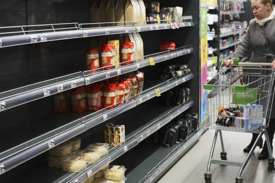 Половина граждан РФ столкнулась с нехваткой продуктов на фоне санкций