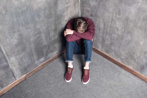 Причина депрессии у взрослого – 'Не плачь!', сказанное ребенку. Как реагировать на чувства ребенка