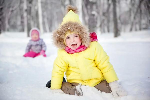 Особенности выбора детского зимнего гардероба: советы профессионала. Как выбирать зимнюю одежду для ребенка?